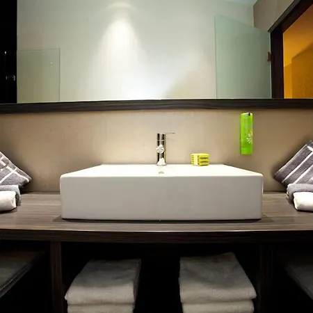 Otel Centro Ayun Köln