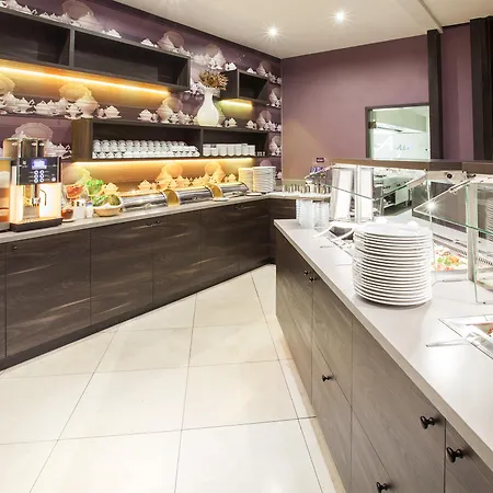 Centro Ayun فندق