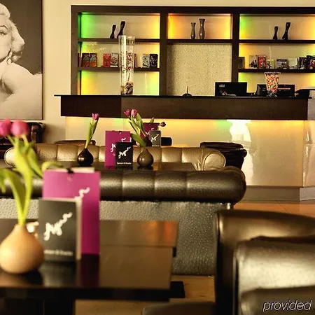 Centro Ayun فندق