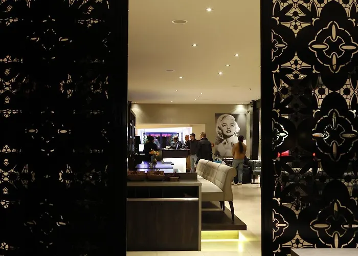 Hotel Centro Ayun 3*