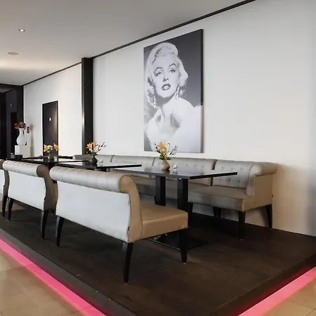 Centro Ayun Otel 3*